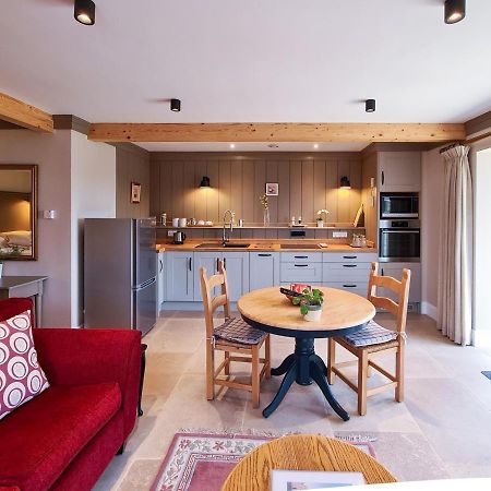 Luxury Lodge @ Ewen Barn - Private 5* Retreat Сайренстер Экстерьер фото